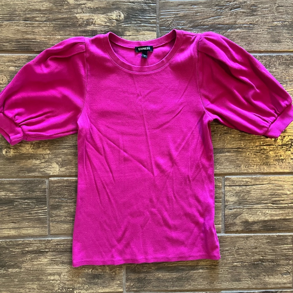 Express Women's Fuchsia Puff Sleeve Tee
